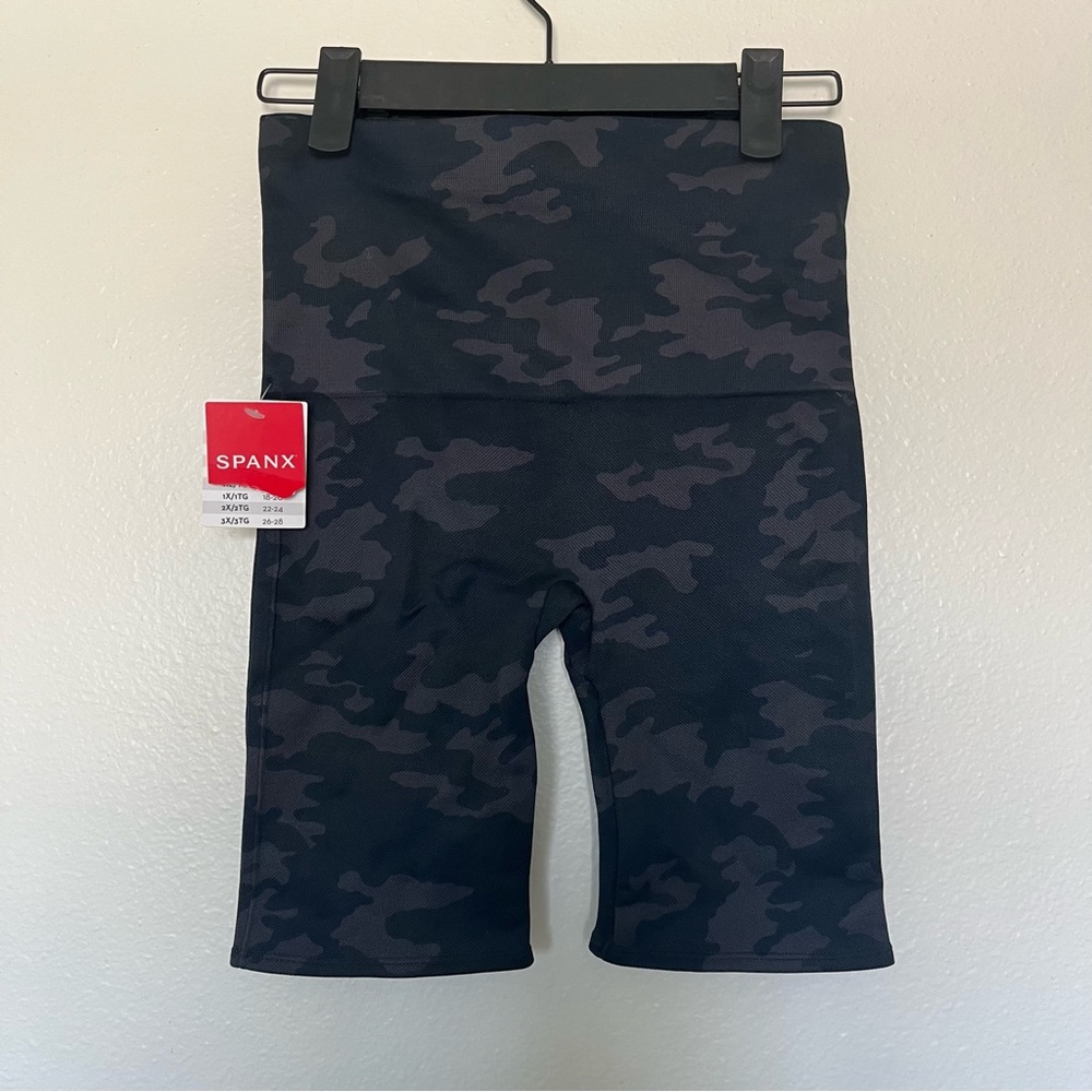 Spanx Look at me Now Bike Shorts - Small